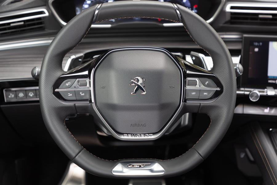 Панель приборов Peugeot 508 SW GT 2018 года  (WW) (фото 22 из 42)